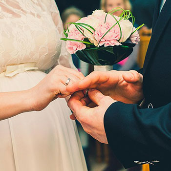 Photographe Mariage Rennes - Mariée avec son bouquet
