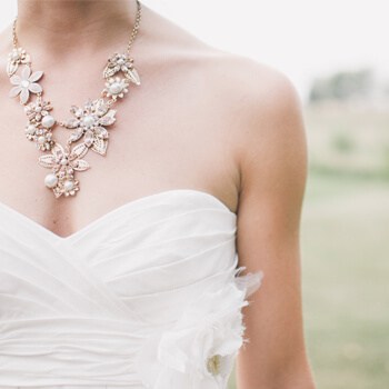 Photographe Mariage Rennes - collier de la mariée