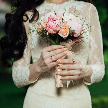 Photographe Mariage Rennes - Mariée avec son bouquet
