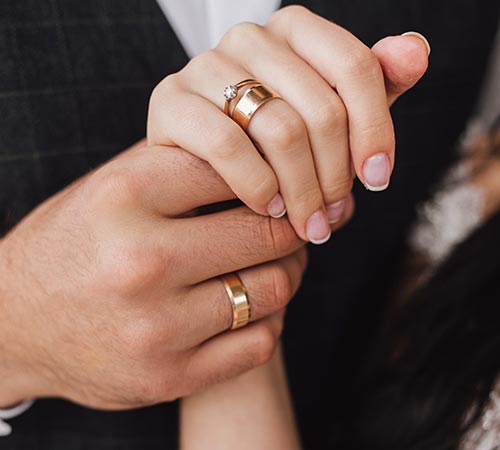 Photographe Mariage Rennes - photos des mains avec les alliances