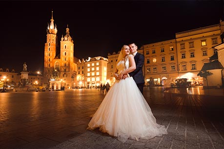 Photographe Mariage Rennes Haut de Gamme - Couple la nuit en ville